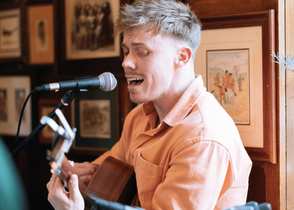 Live Music at Royal Oak: Acoustic Acts Every Saturday Night.